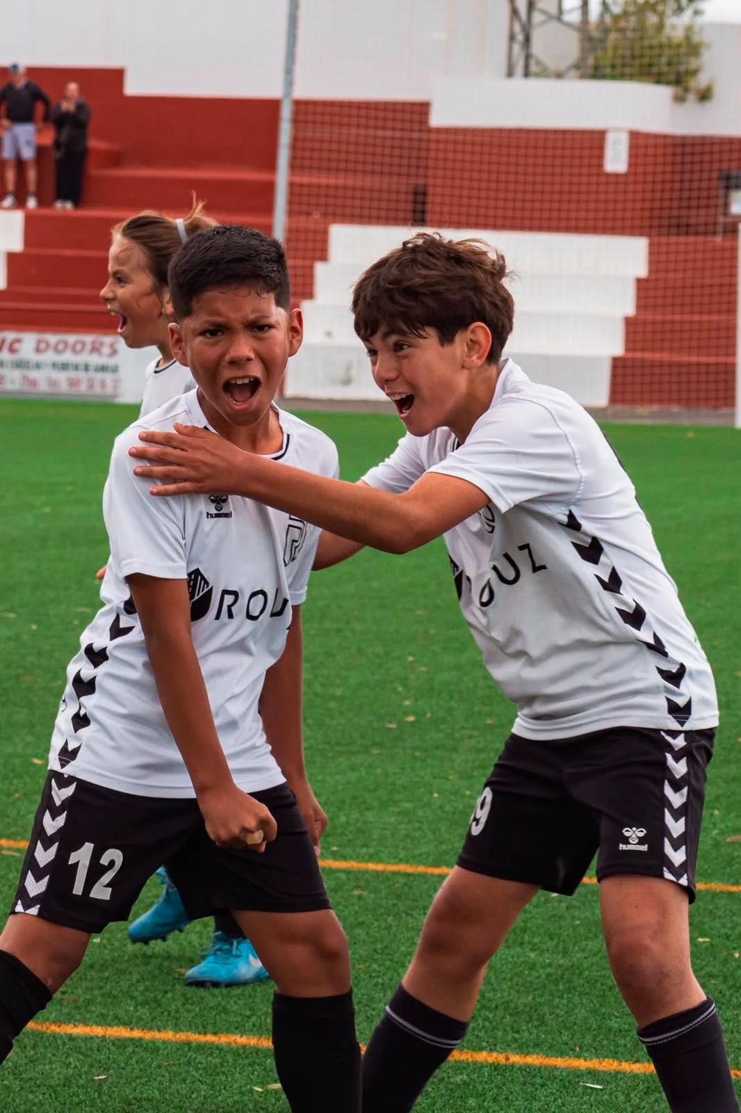Jugadores, entrenadores y comunidad de Respect Academy — 2