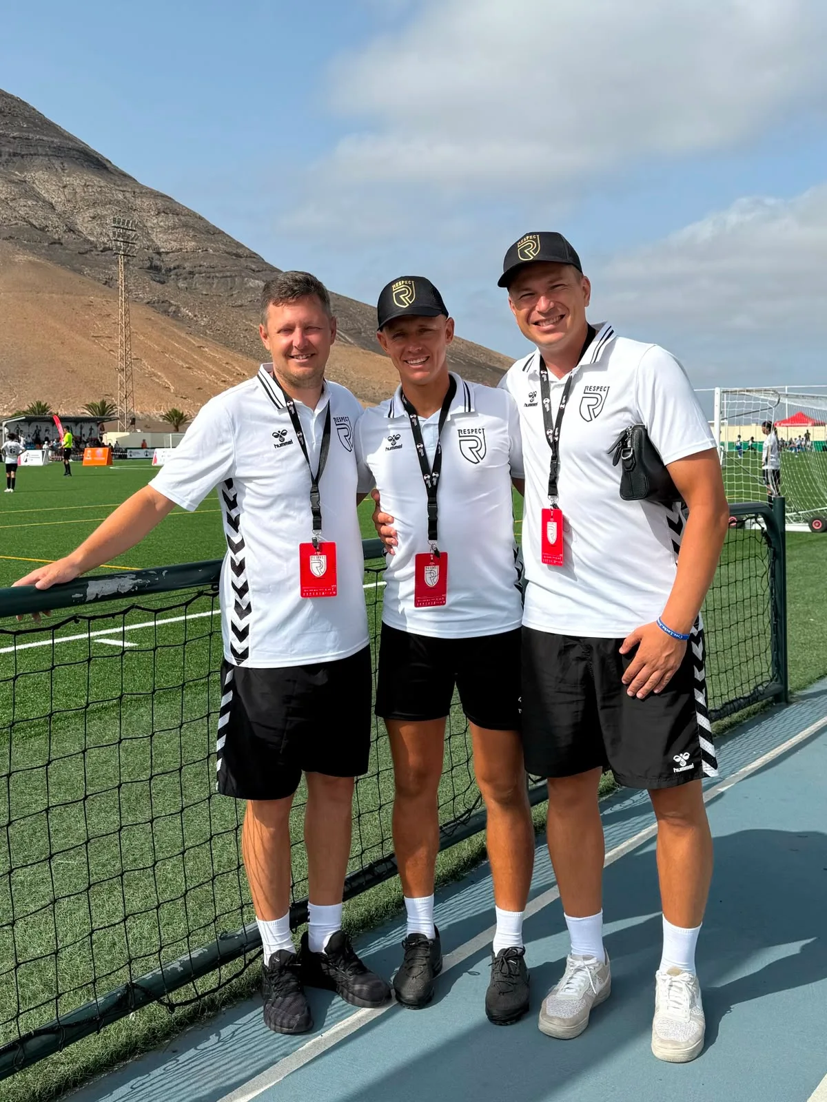 Jugadores, entrenadores y comunidad de Respect Academy — 4