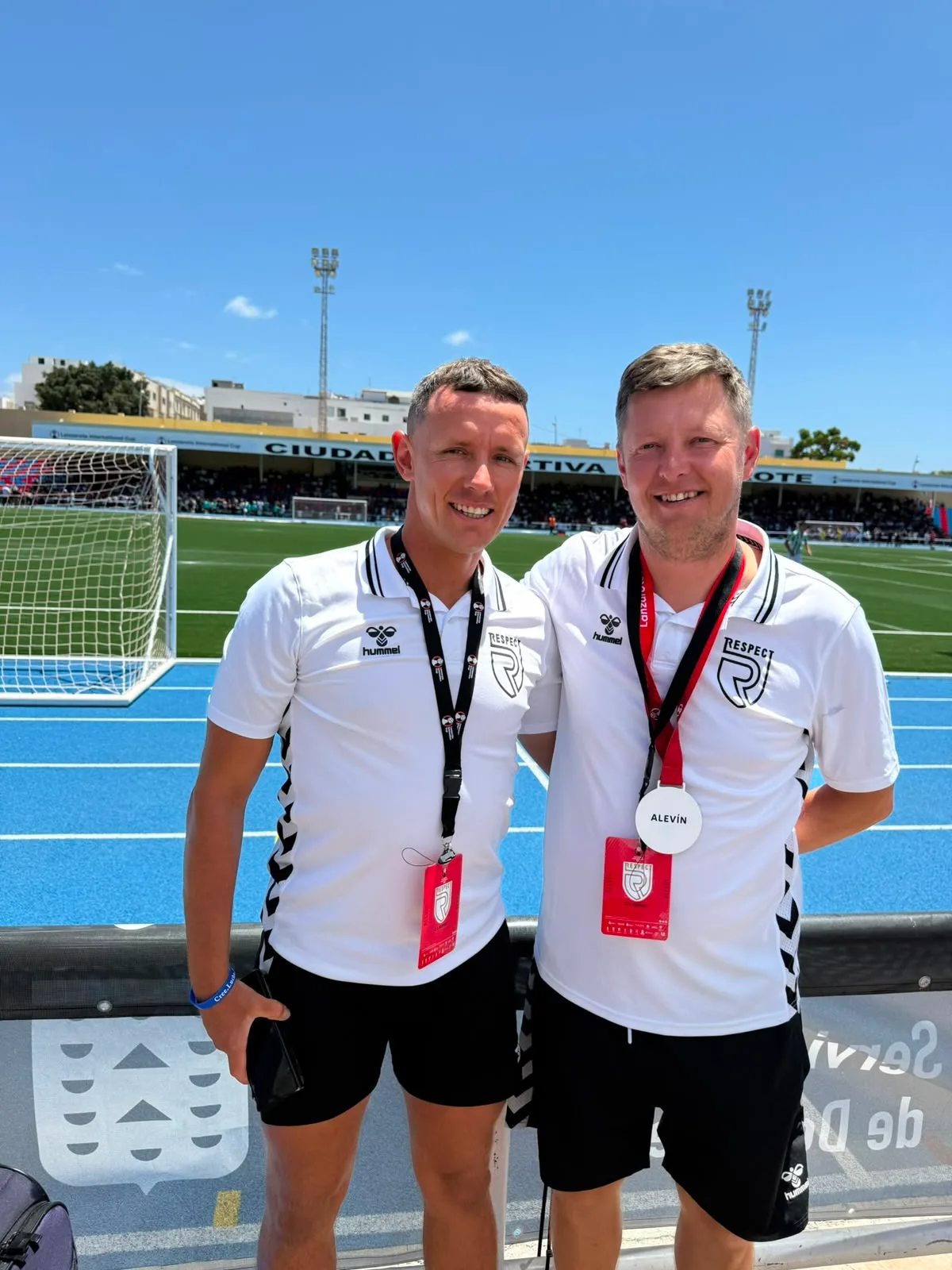 Jugadores, entrenadores y comunidad de Respect Academy — 11