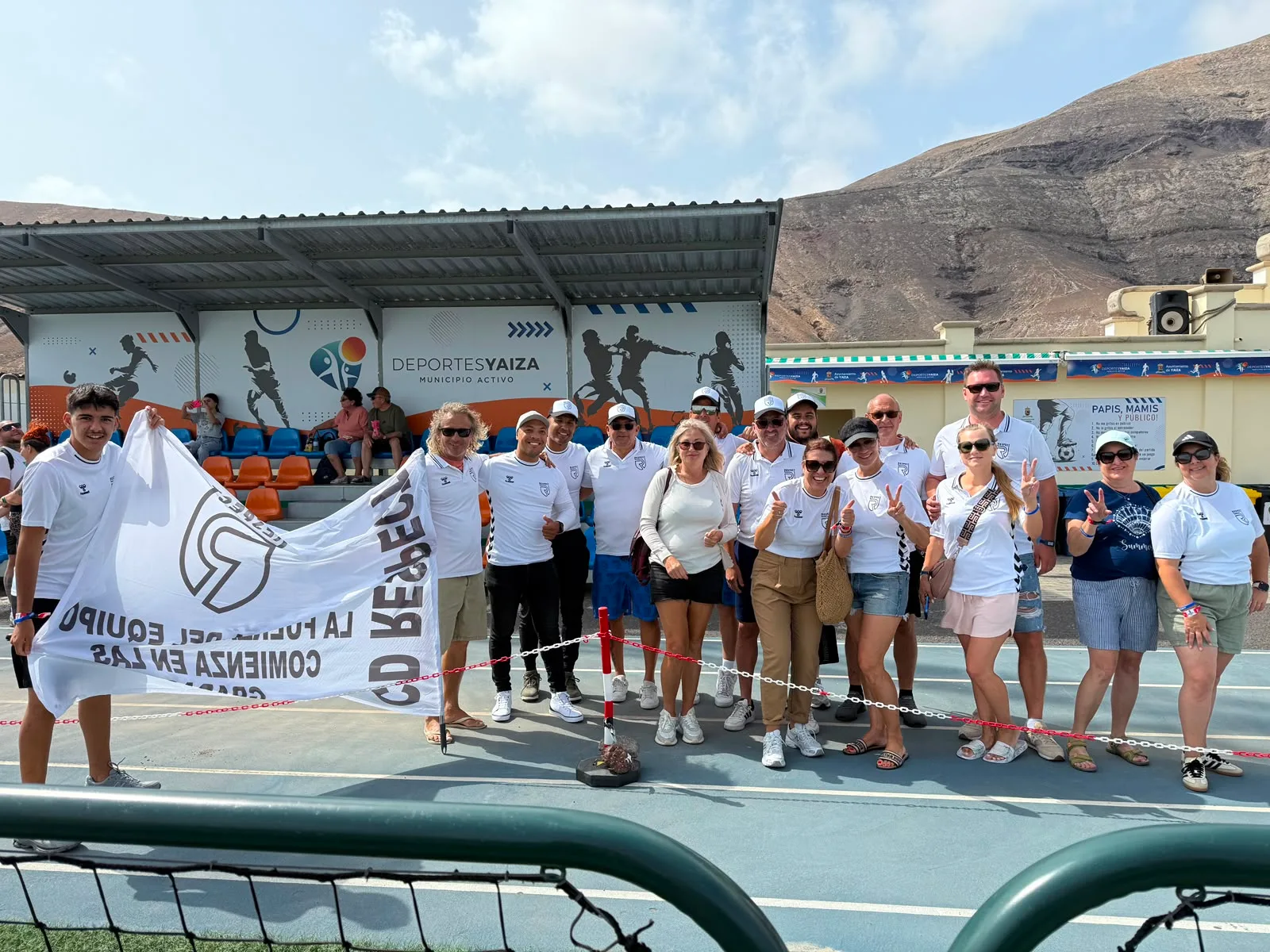 Jugadores, entrenadores y comunidad de Respect Academy — 6
