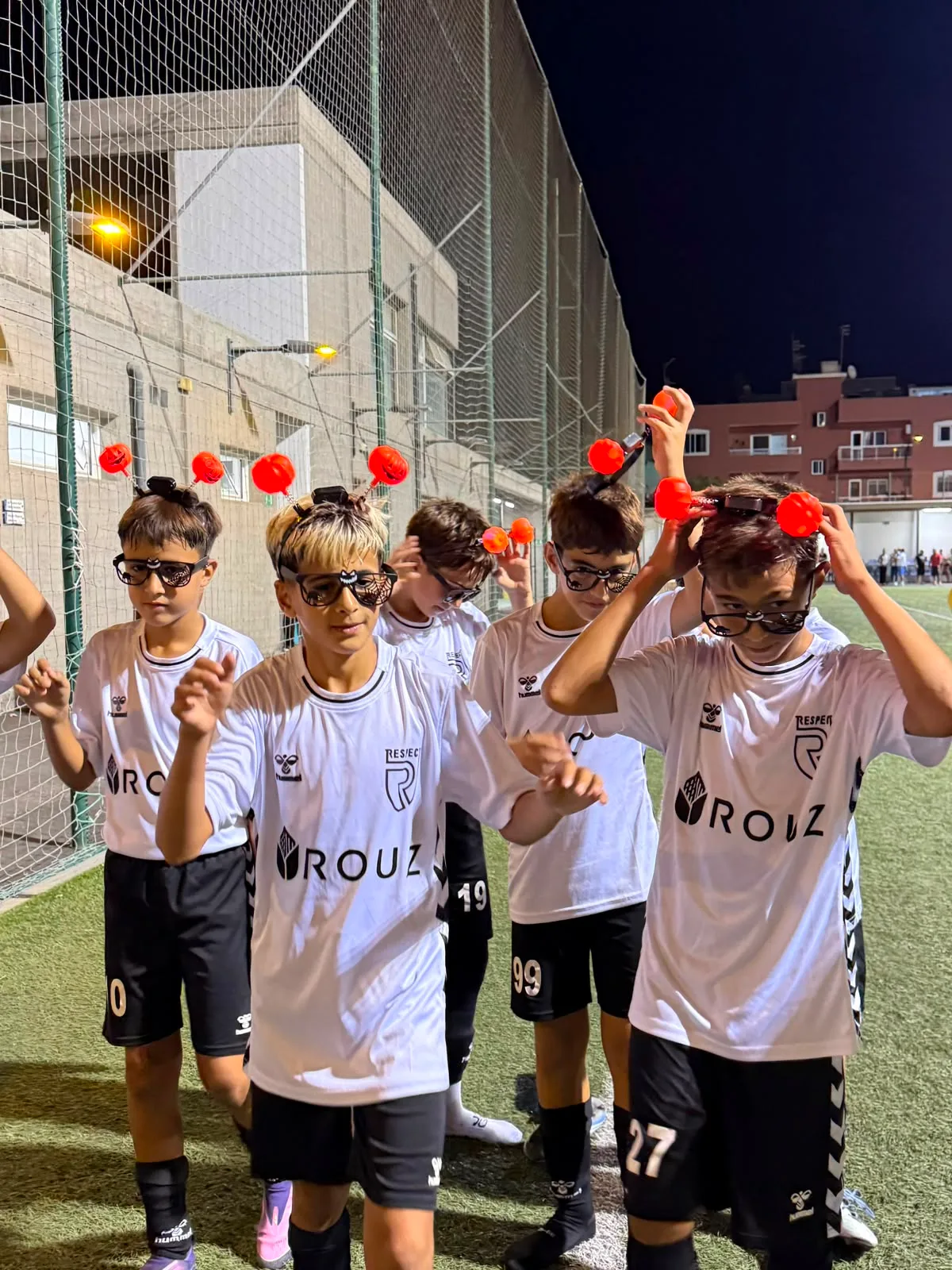 Jugadores, entrenadores y comunidad de Respect Academy — 9