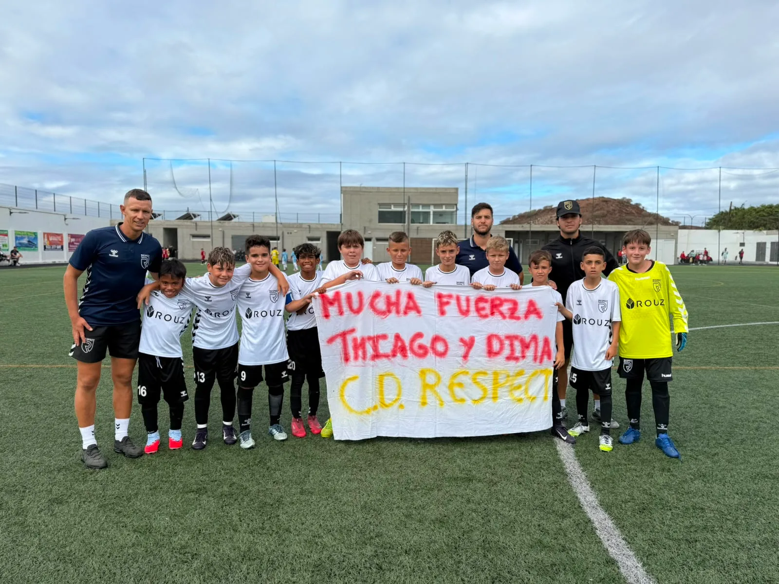 Jugadores, entrenadores y comunidad de Respect Academy — 10
