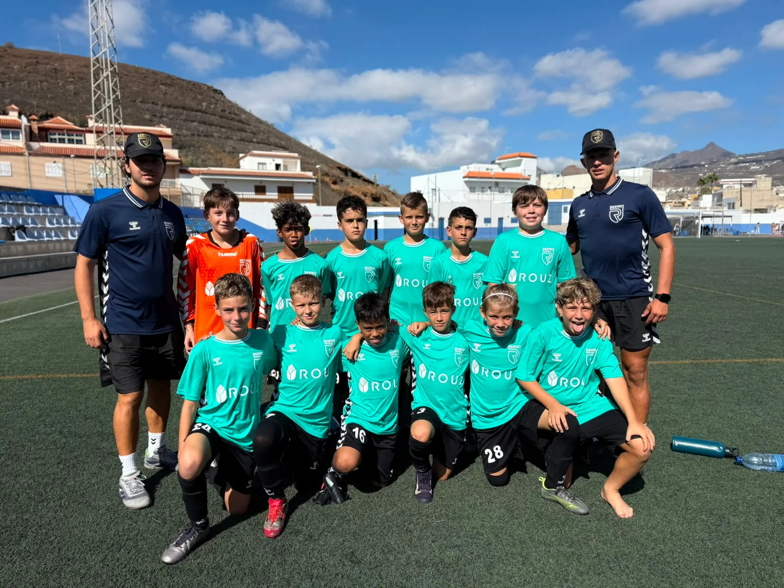 Jugadores, entrenadores y comunidad de Respect Academy — 12