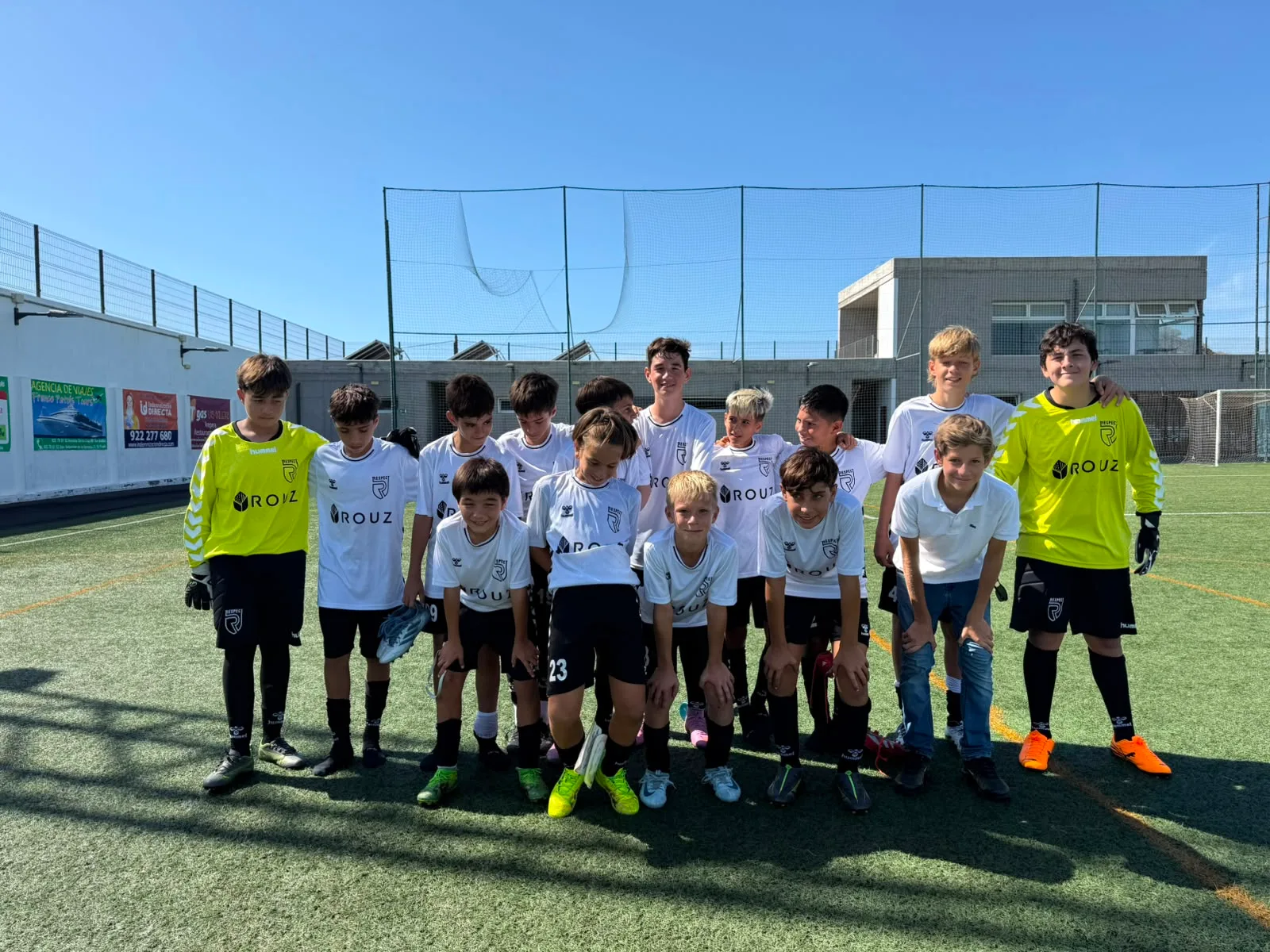 Jugadores, entrenadores y comunidad de Respect Academy — 13