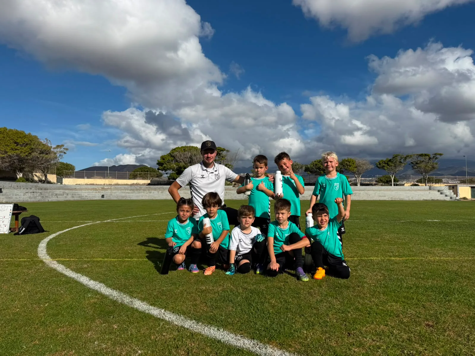 Jugadores, entrenadores y comunidad de Respect Academy — 29