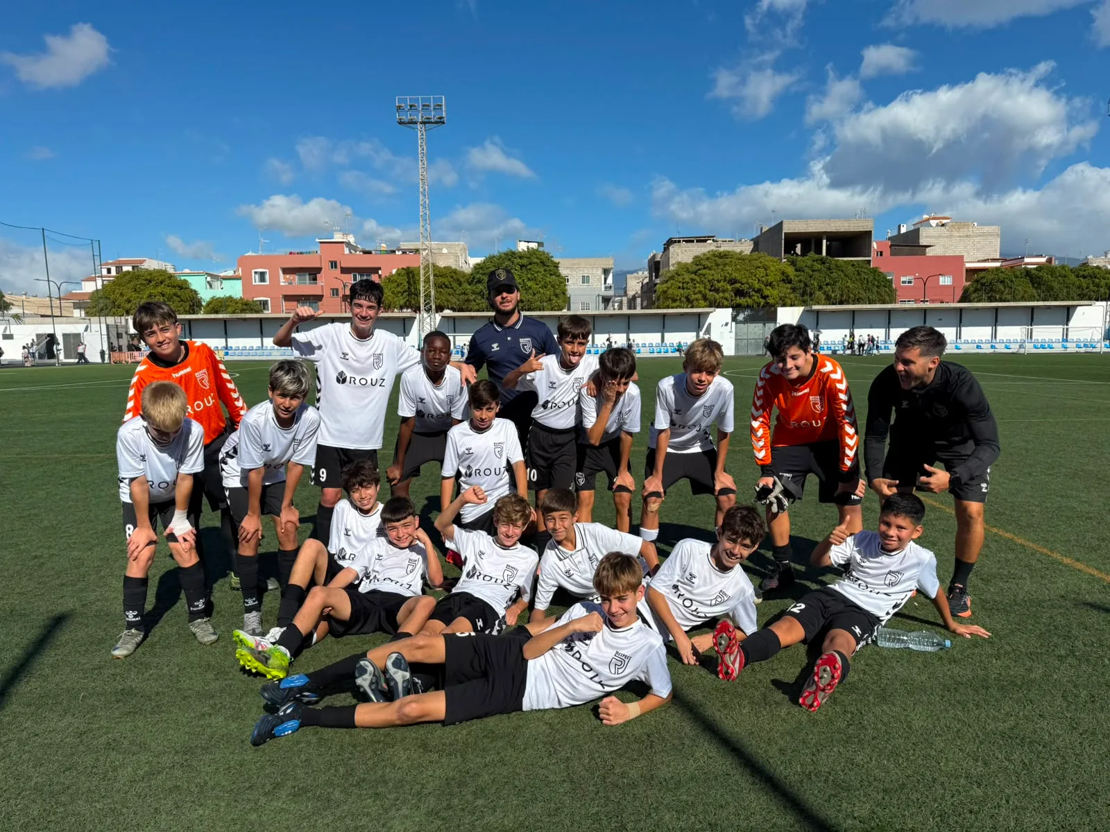 Jugadores, entrenadores y comunidad de Respect Academy — 17