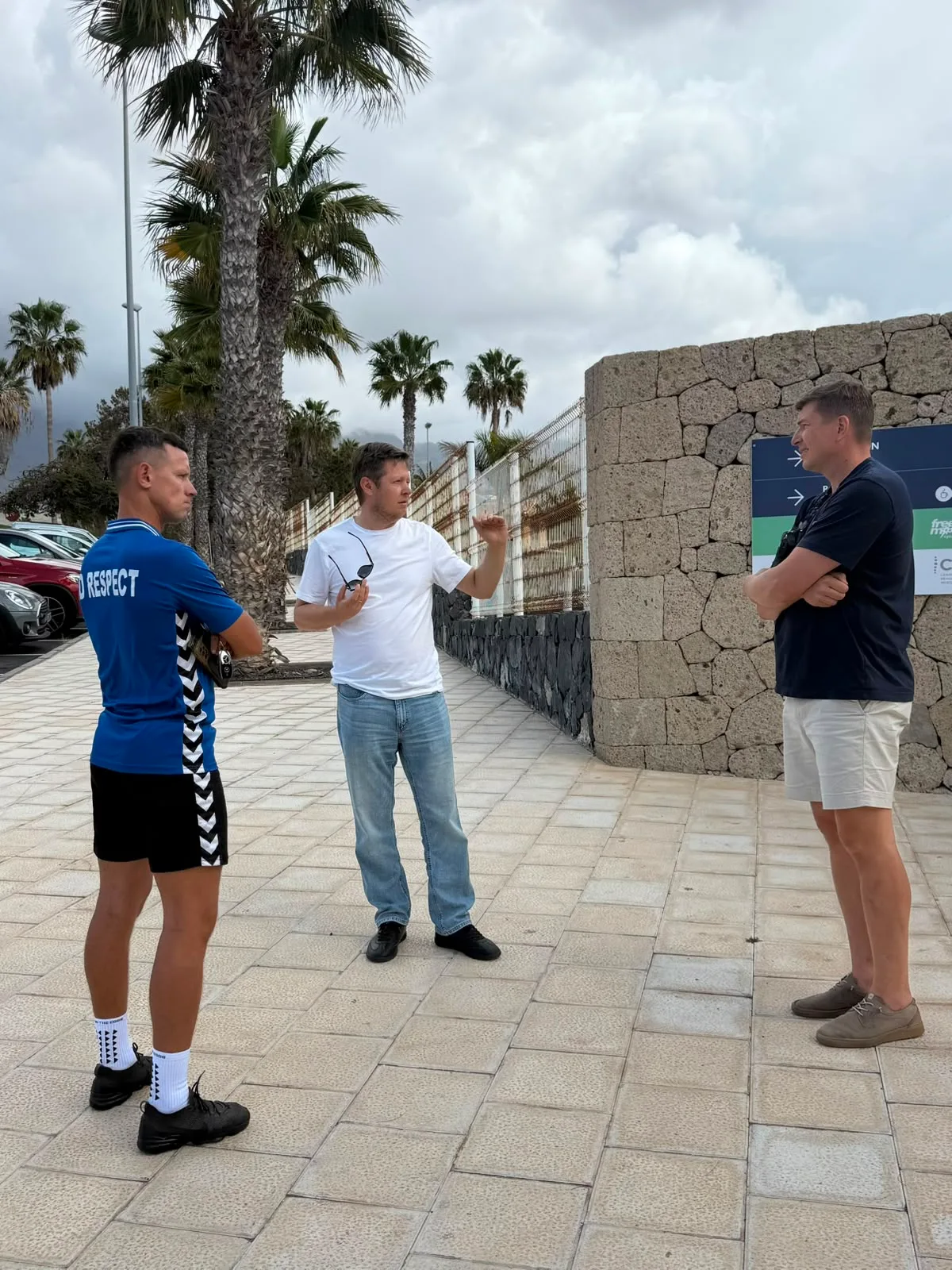 Jugadores, entrenadores y comunidad de Respect Academy — 33