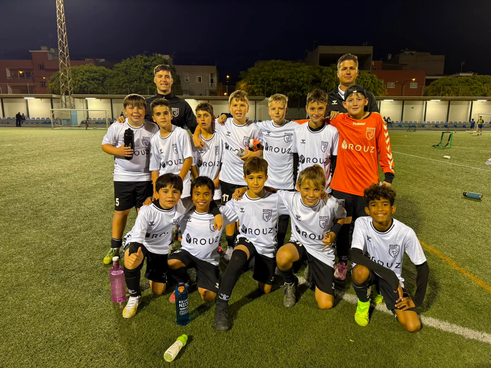 Jugadores, entrenadores y comunidad de Respect Academy — 19