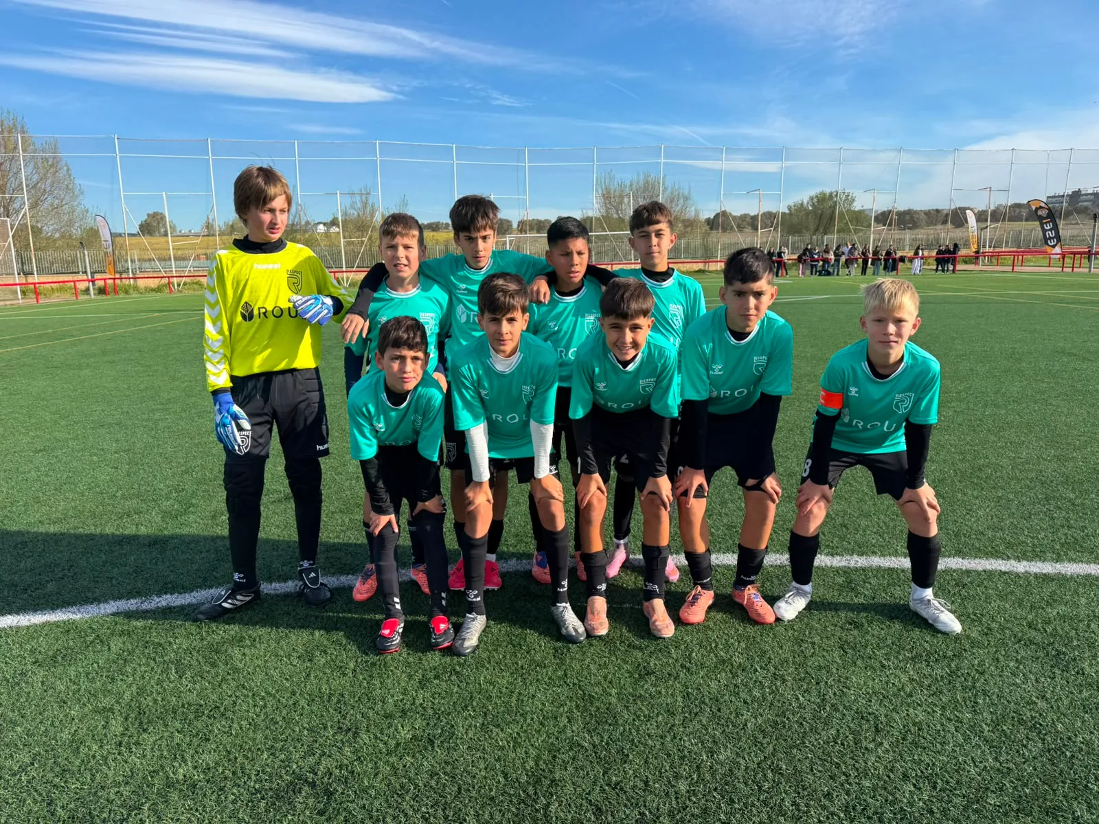 Jugadores, entrenadores y comunidad de Respect Academy — 26