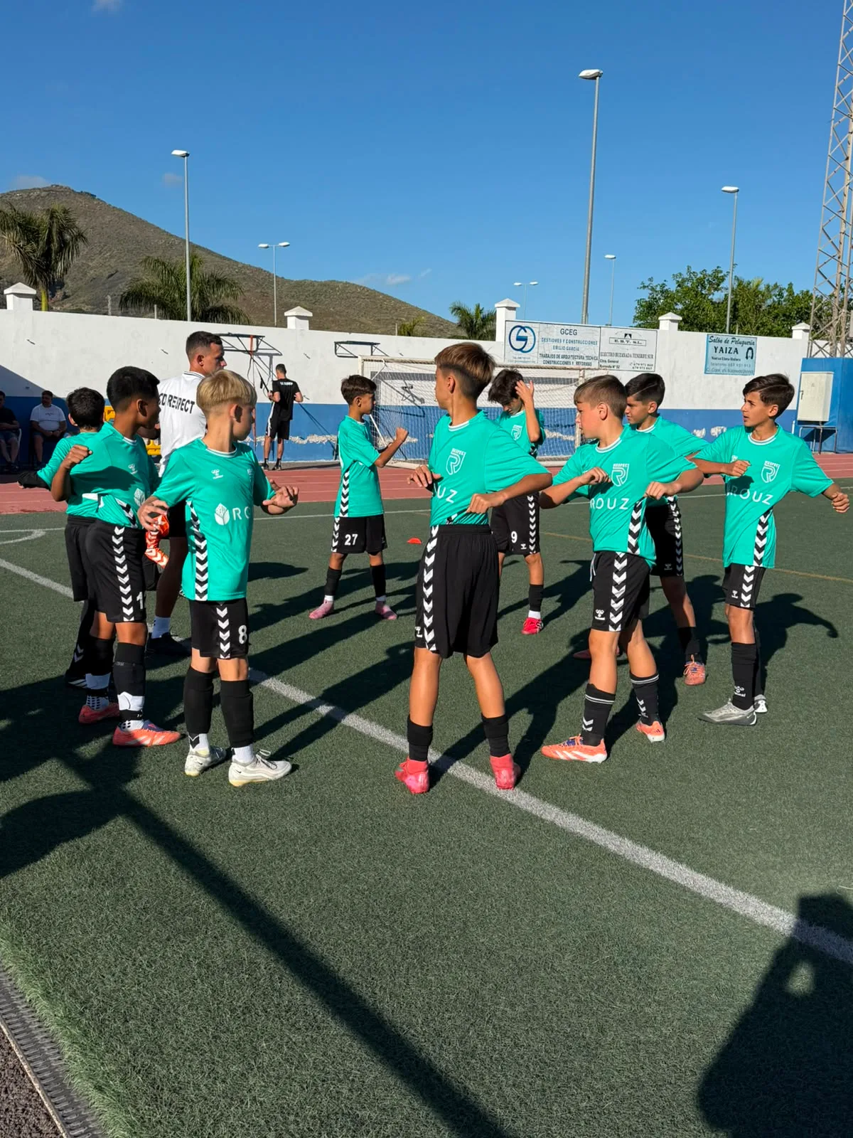 Jugadores, entrenadores y comunidad de Respect Academy — 29