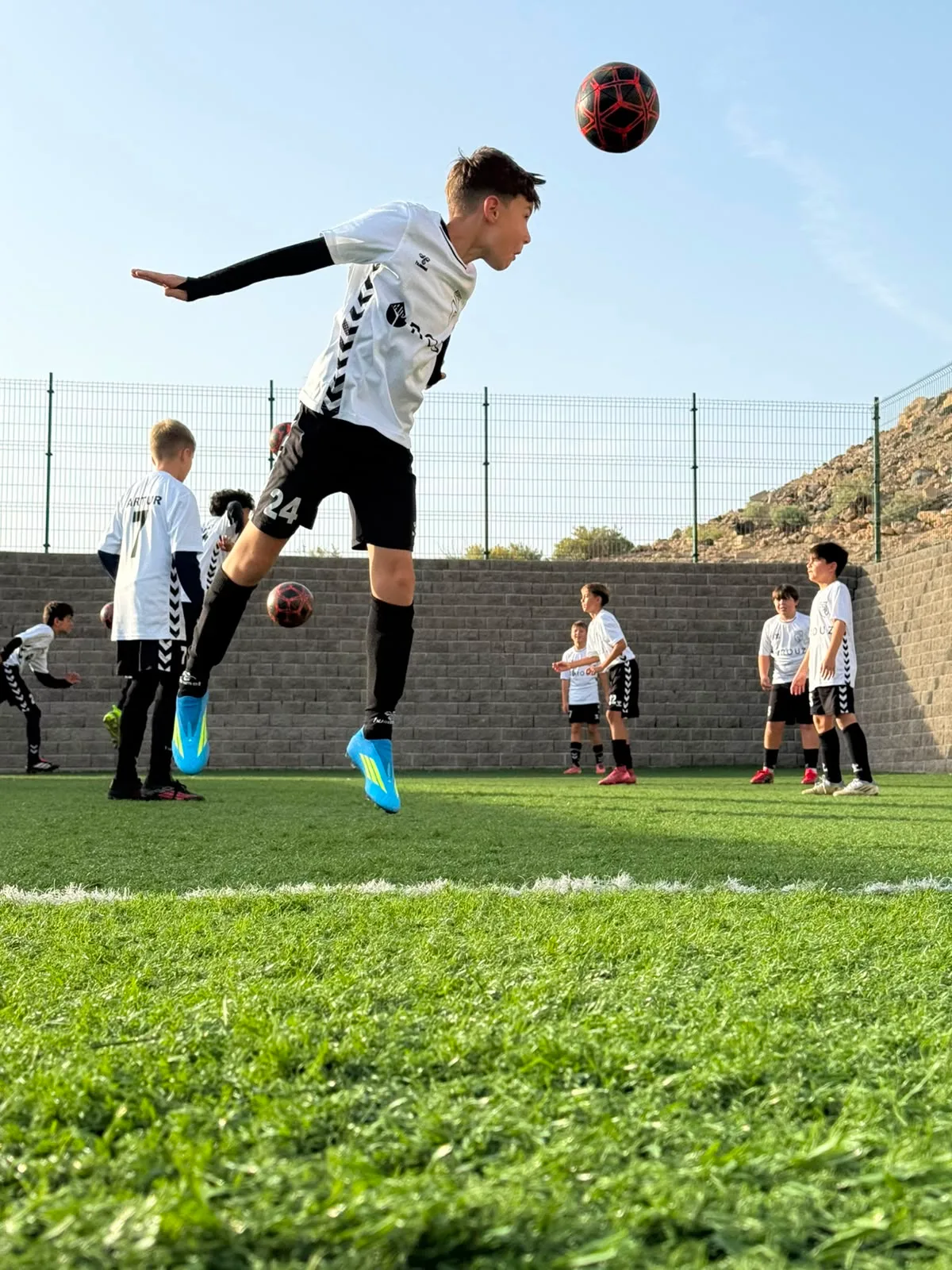 Jugadores, entrenadores y comunidad de Respect Academy — 30