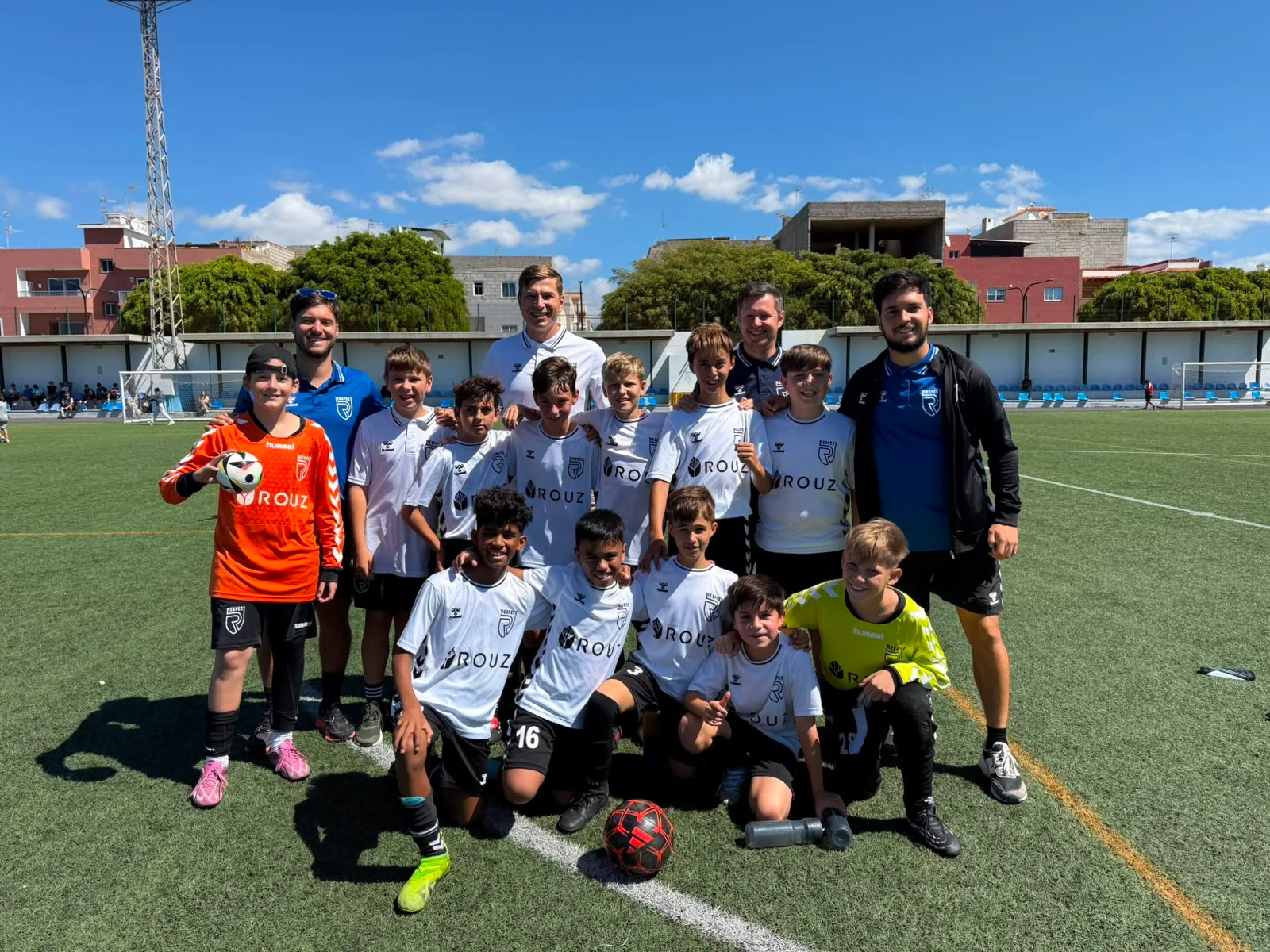 Jugadores, entrenadores y comunidad de Respect Academy — 34