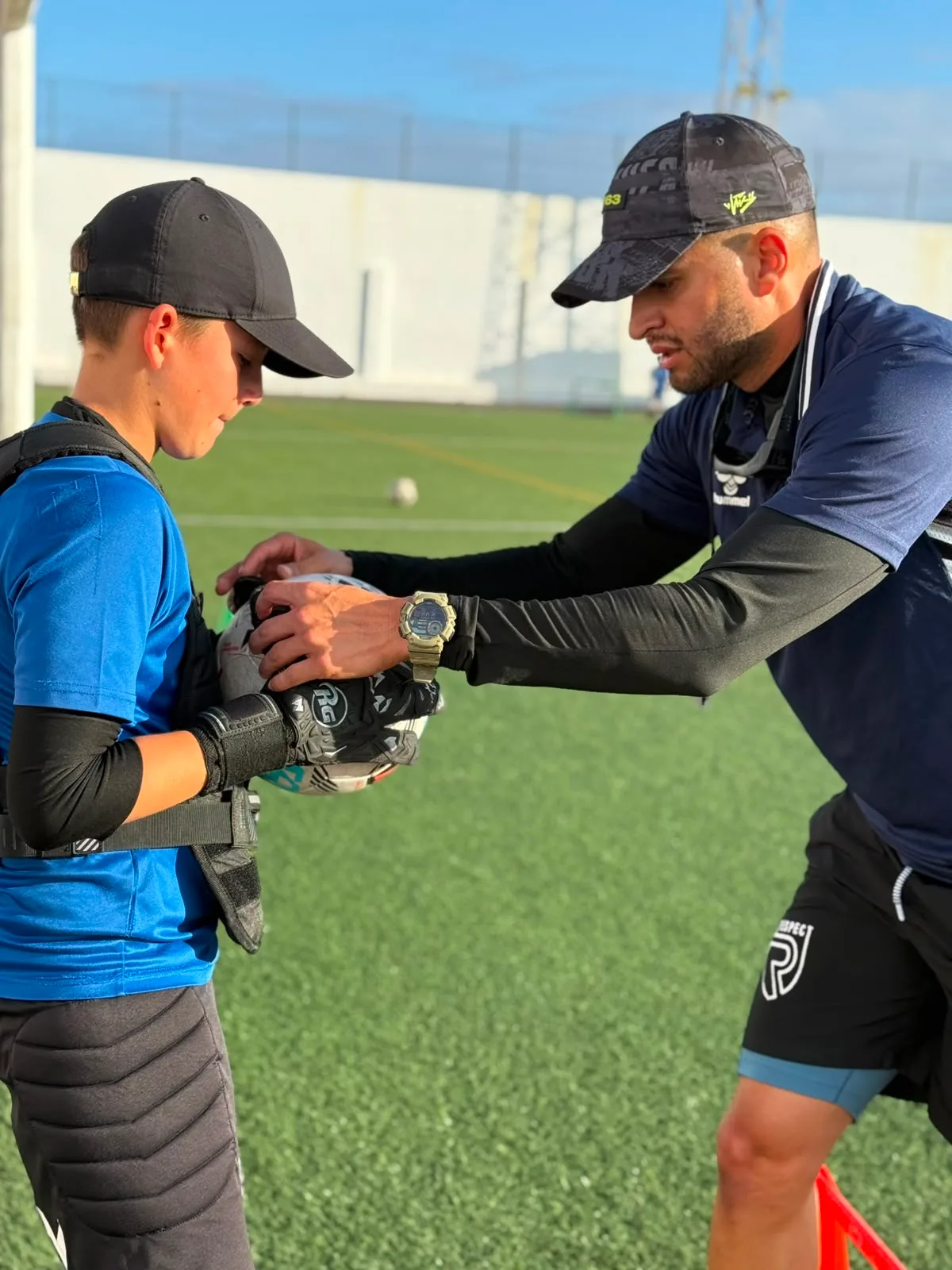 Jugadores, entrenadores y comunidad de Respect Academy — 37