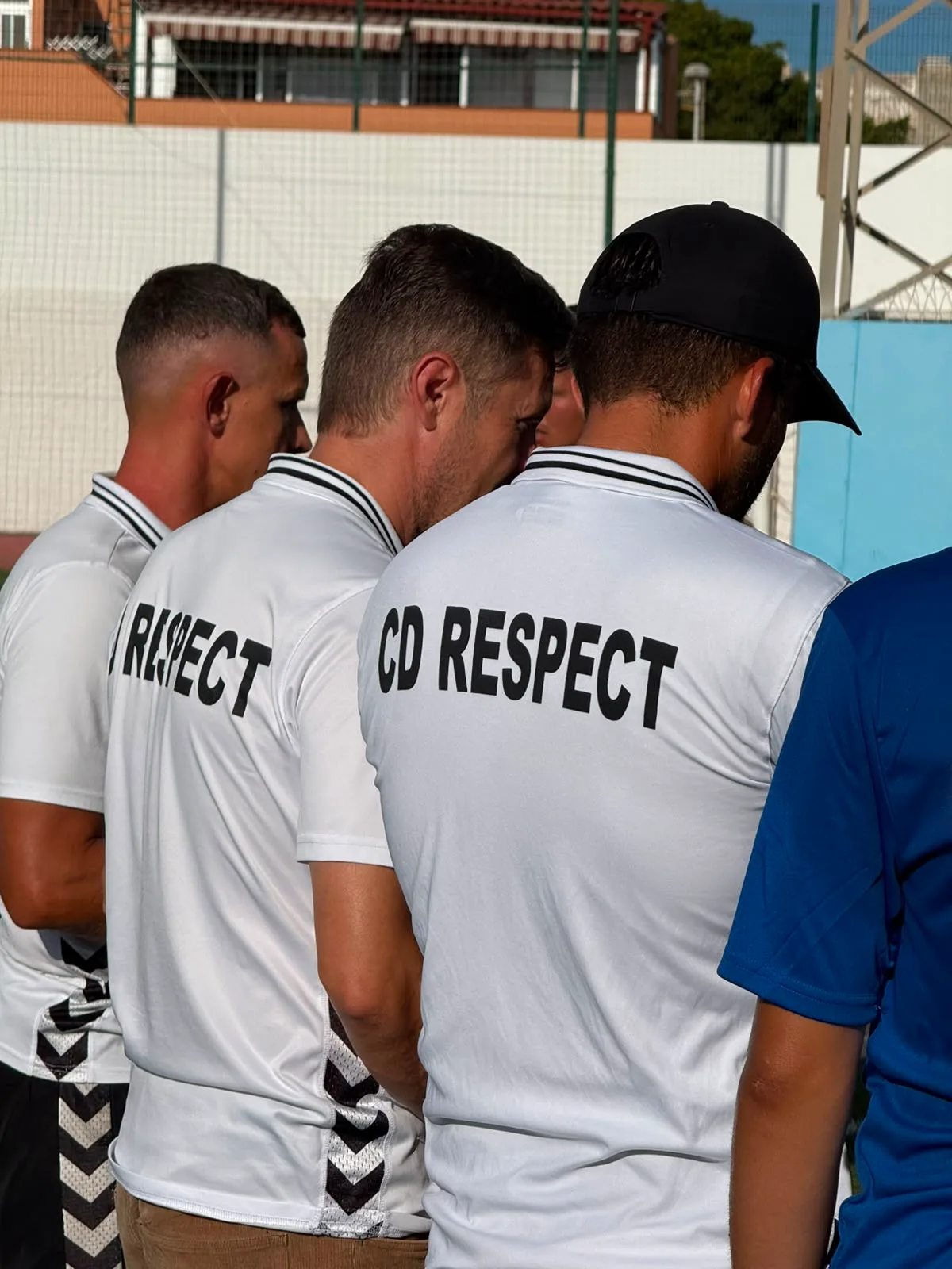 Jugadores, entrenadores y comunidad de Respect Academy — 42